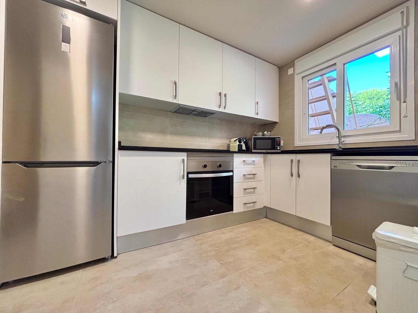 INVERSION PARA ALQUILERES. APARTAMENTO EN COMPLEJO EXCLUSIVO A 900 METROS DE LA PLAYA DE MORAIRA