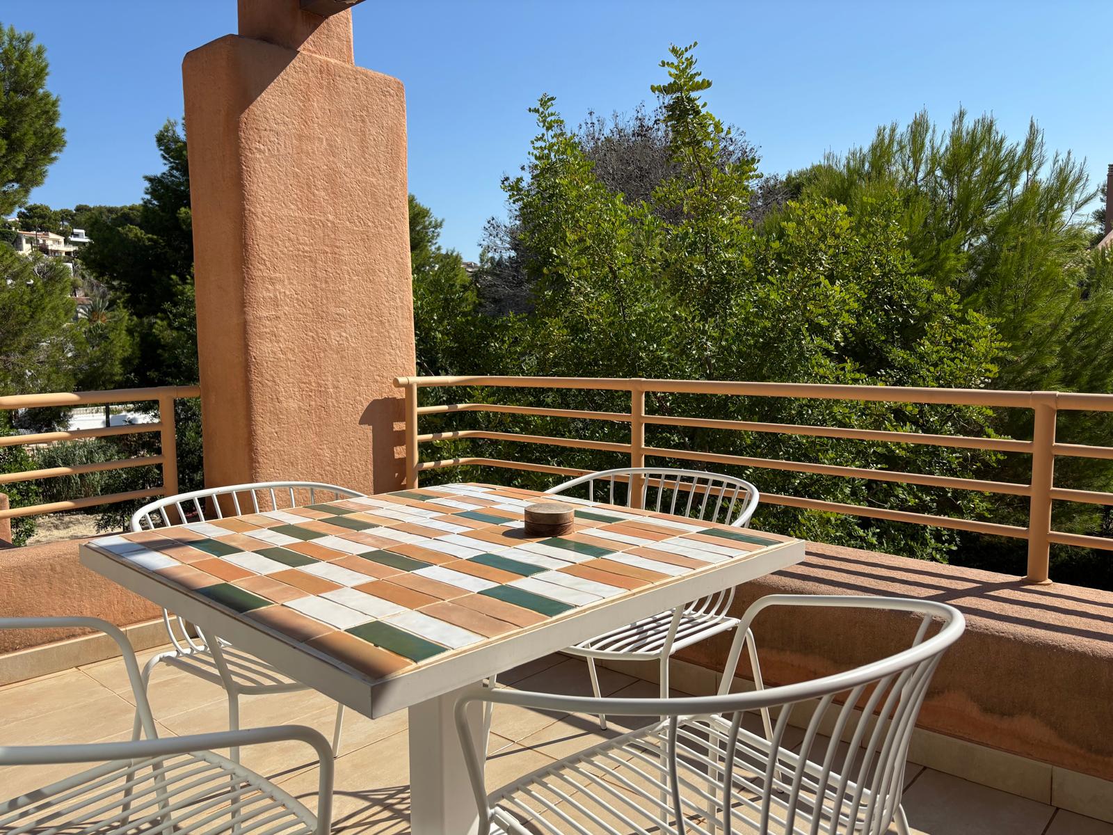 INVERSION PARA ALQUILERES. APARTAMENTO EN COMPLEJO EXCLUSIVO A 900 METROS DE LA PLAYA DE MORAIRA