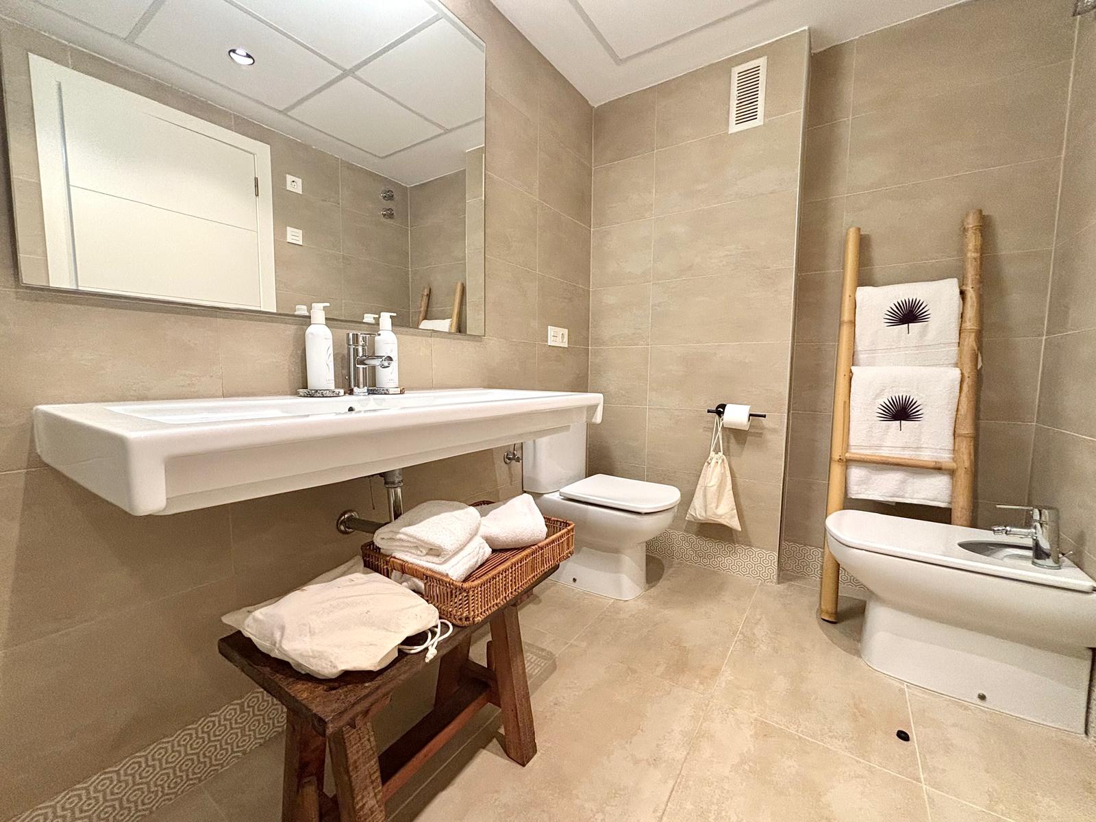 INVERSION PARA ALQUILERES. APARTAMENTO EN COMPLEJO EXCLUSIVO A 900 METROS DE LA PLAYA DE MORAIRA