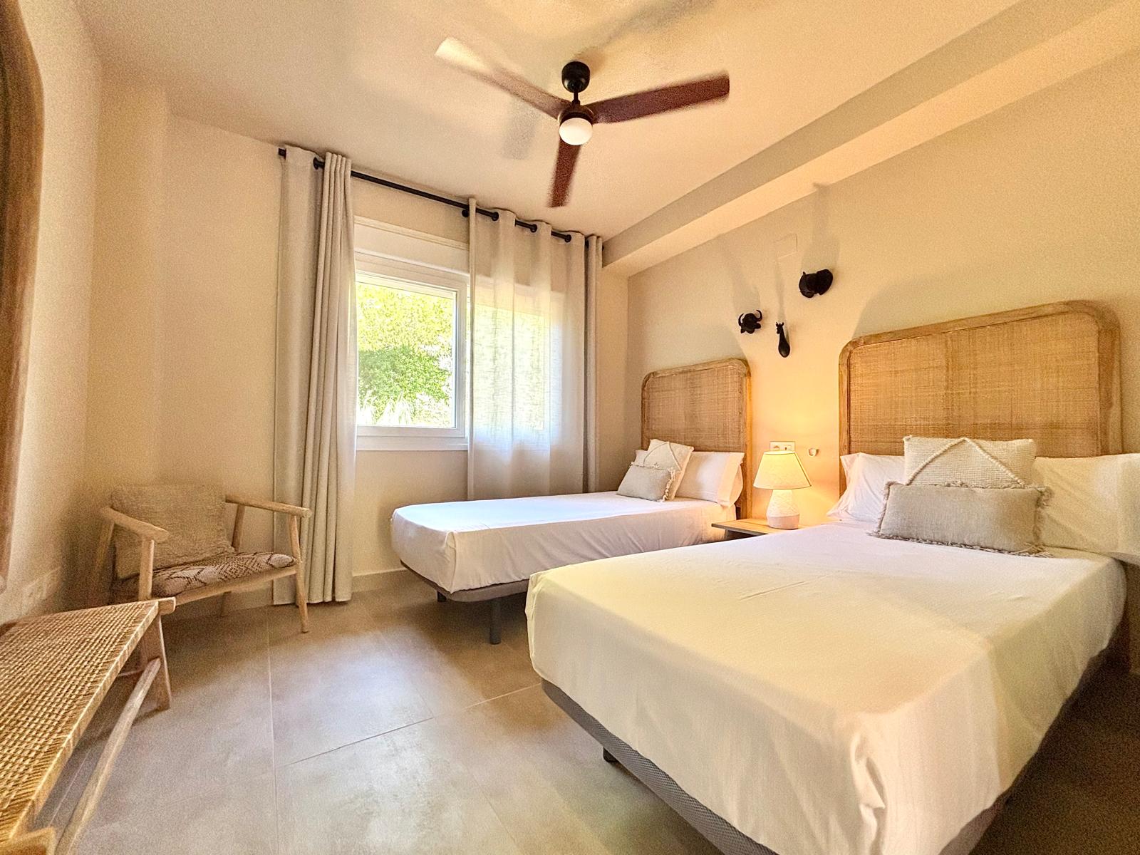 INVERSION PARA ALQUILERES. APARTAMENTO EN COMPLEJO EXCLUSIVO A 900 METROS DE LA PLAYA DE MORAIRA