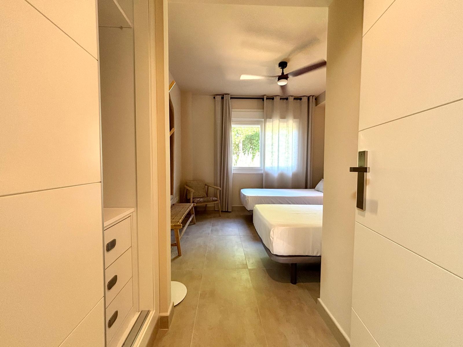 INVERSION PARA ALQUILERES. APARTAMENTO EN COMPLEJO EXCLUSIVO A 900 METROS DE LA PLAYA DE MORAIRA
