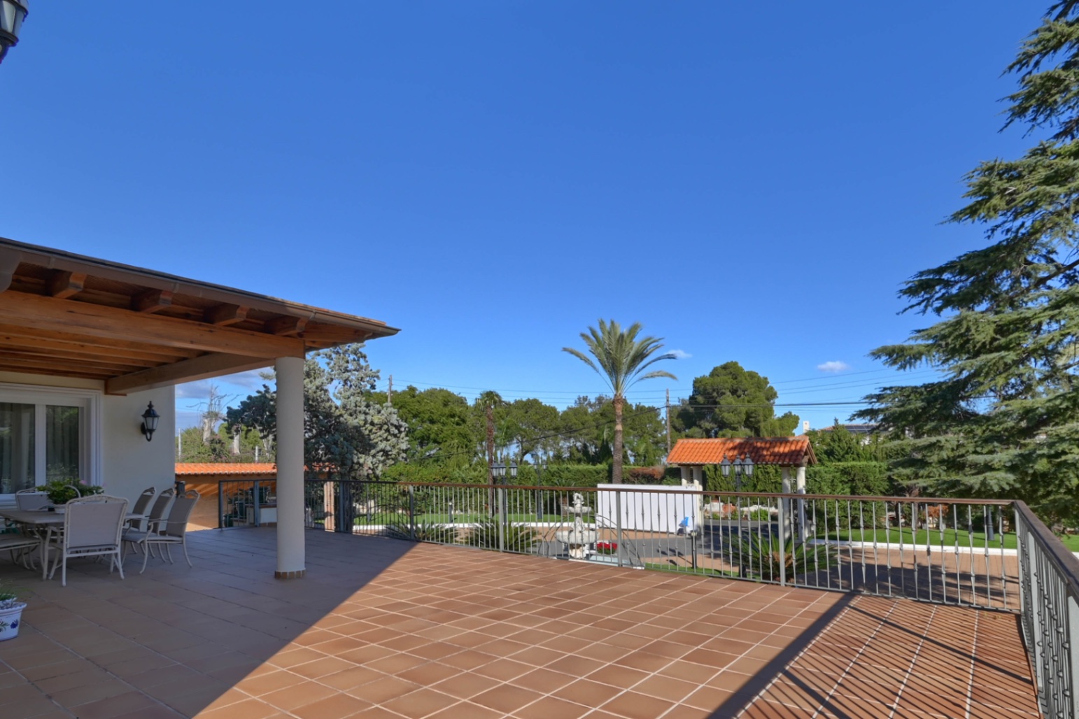 JOYA ARQUITECTÓNICA, PISCINA, TENIS Y CASA DE INVITADOS EN ALZIRA